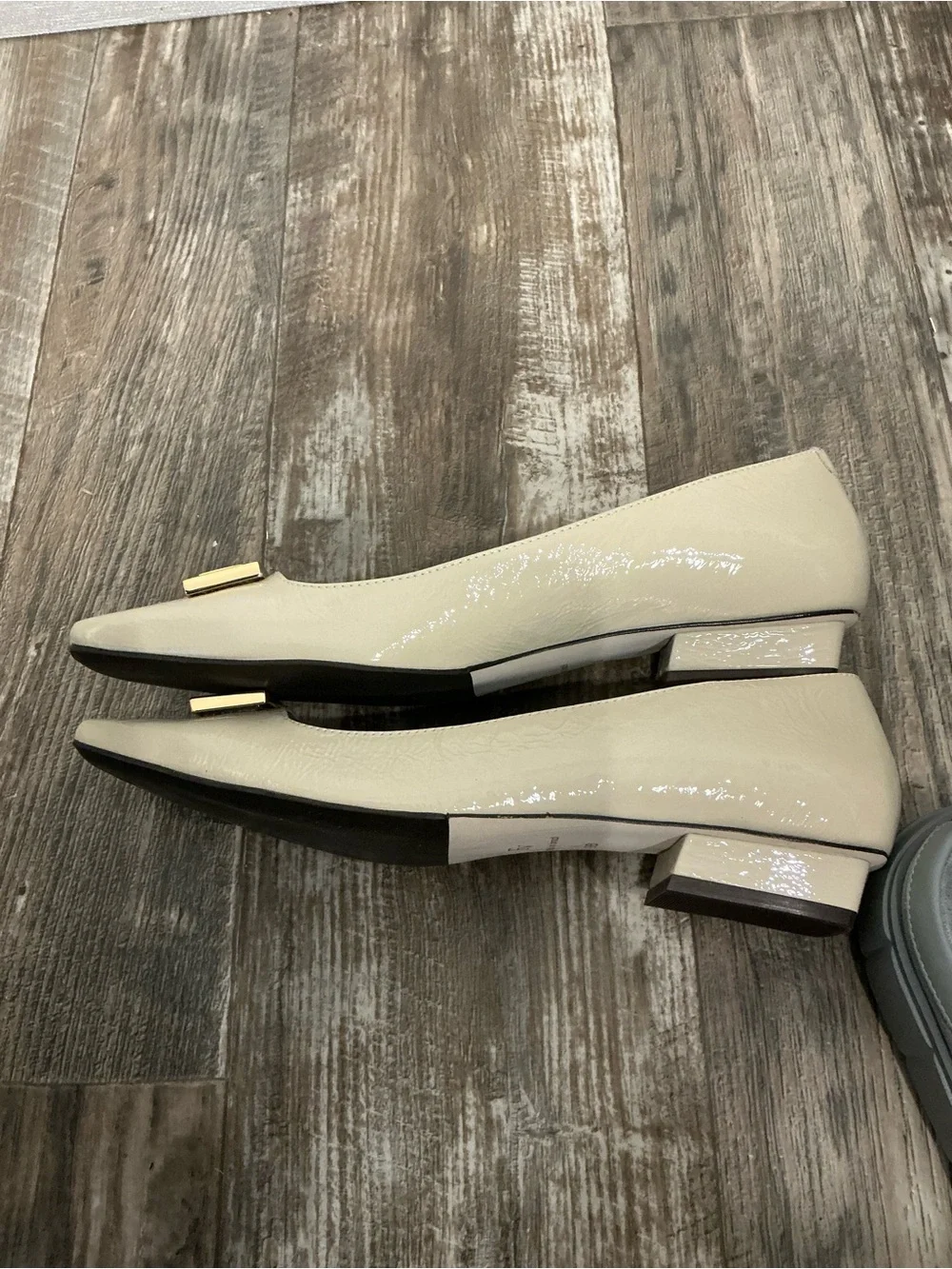 NWOB Frances Valentine Patent Cream Flats with Gold Plaque - Picture 10 of 16